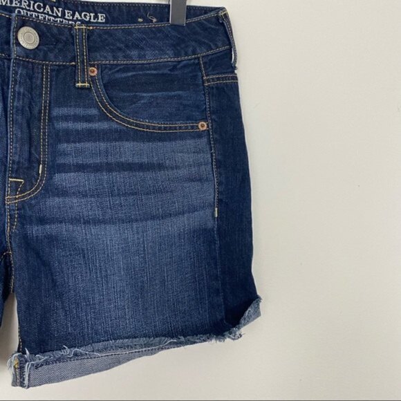 AEO AMERICAN EAGLE Dark Wash Frayed Hem Cuffed Jean Shorts Size 6 Spring Summer - Picture 3 of 7